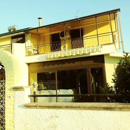 2 Bedrooms At Marina Di Sibari 800 M Away From The Beach With Enclosed Garden Villa *
