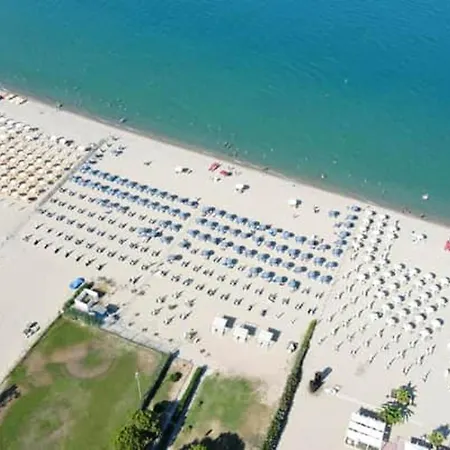 2 Bedrooms At Marina Di Sibari 800 M Away From The Beach With Enclosed Garden Villa *