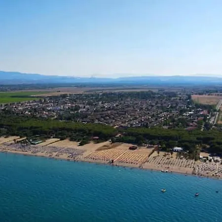2 Bedrooms At Marina Di Sibari 800 M Away From The Beach With Enclosed Garden Villa *