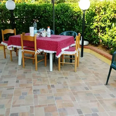 2 Bedrooms At Marina Di Sibari 800 M Away From The Beach With Enclosed Garden Villa *